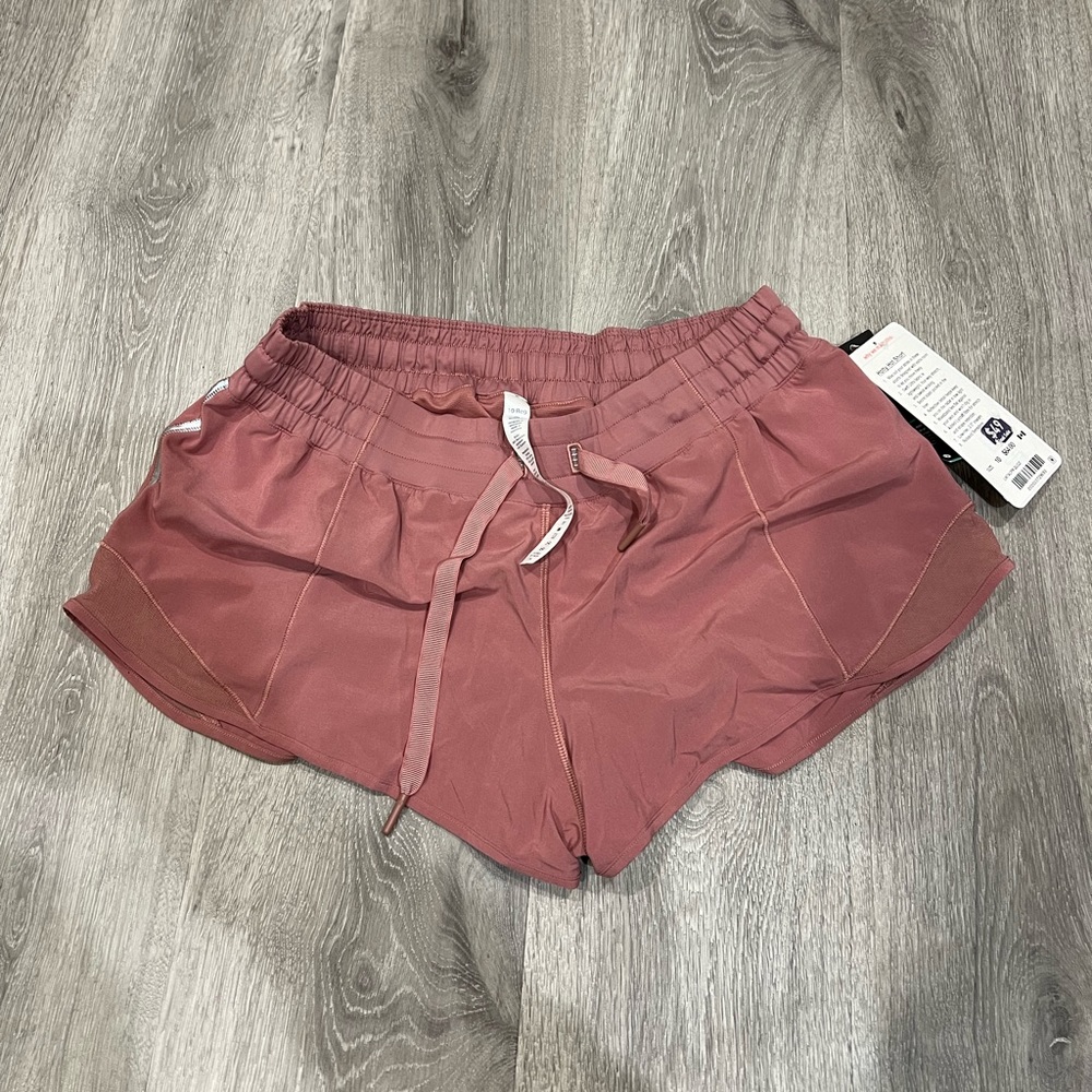 NWT quicksand Lululemon hotty hot short